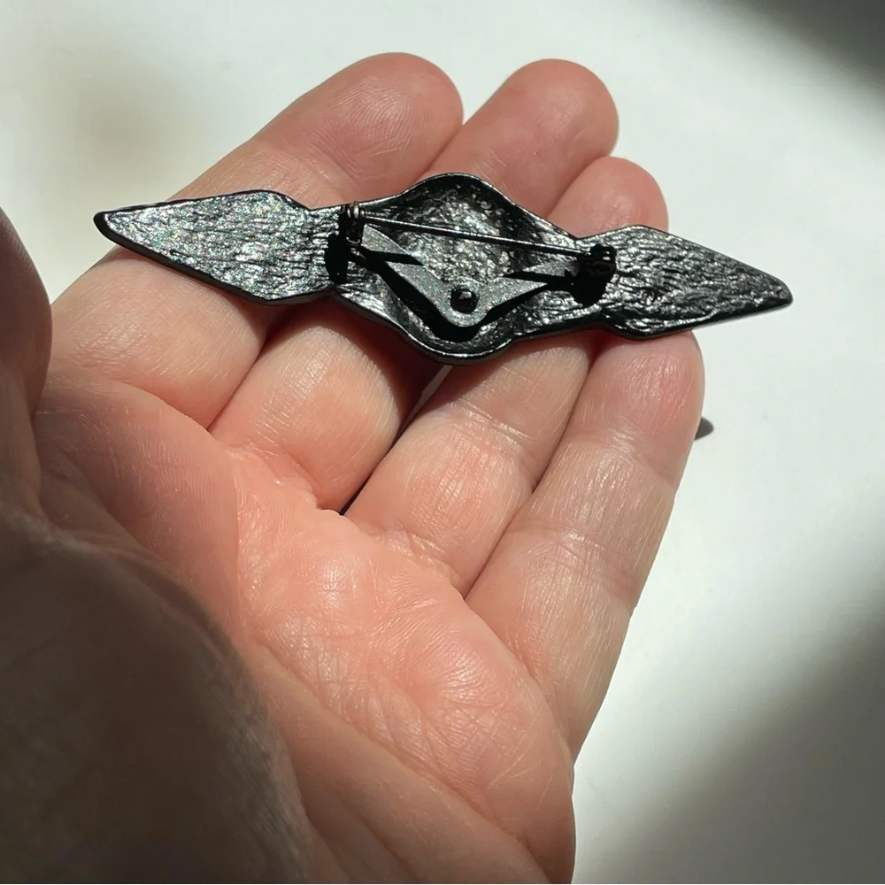 π¨π¨FINAL SALE!!!π¨π¨Vtg Art Deco style cream & black enamel on metal wings brooch - Picture 3 of 5